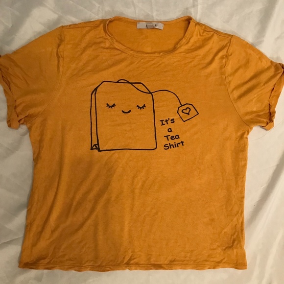 gaze Tops - Cropped Graphic Tee